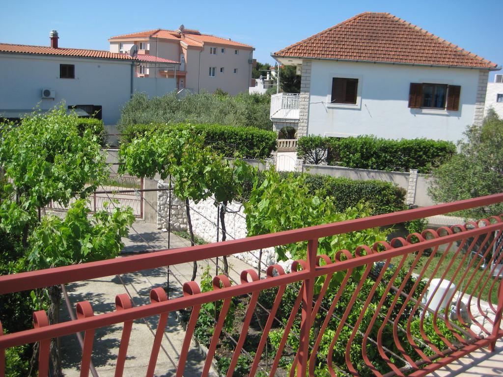 Apartment Bise Rogoznica  Bagian luar foto